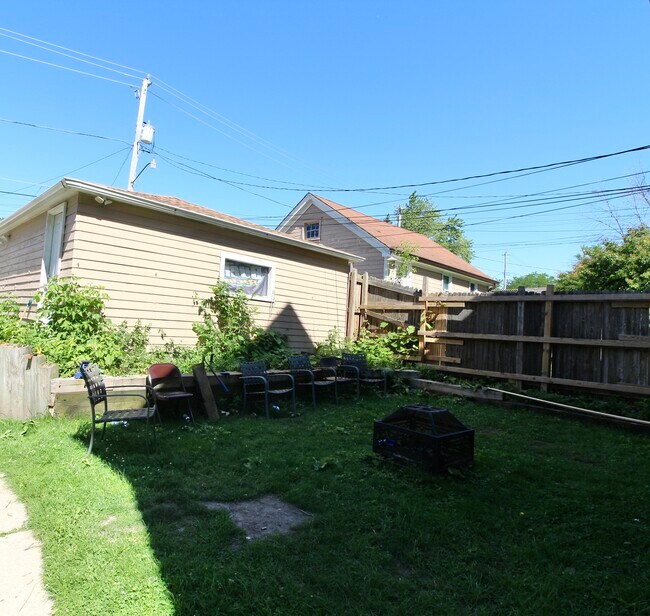 Building Photo - 2927 N Newhall St