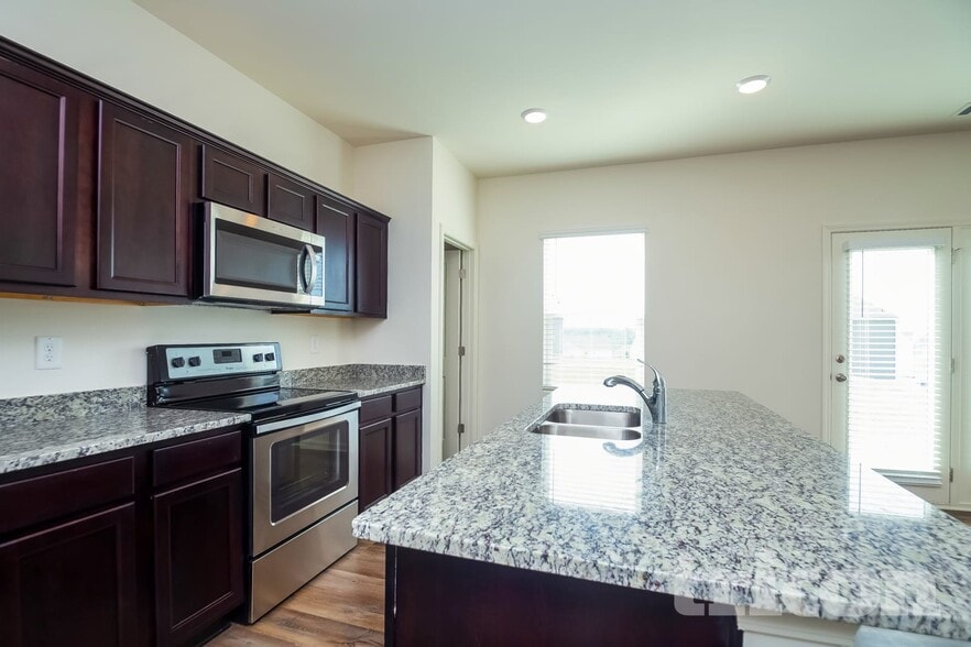 Building Photo - 170 Alexander Ln