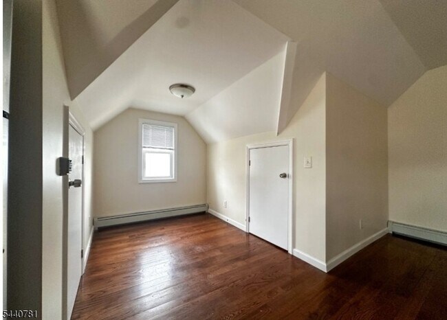 Building Photo - 19 Walnut Terrace
