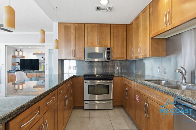 Building Photo - 2060 Beach Blvd