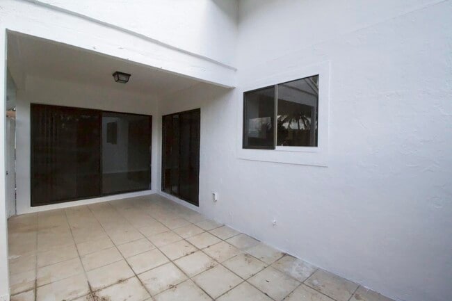 Building Photo - 9218 Roan Ln