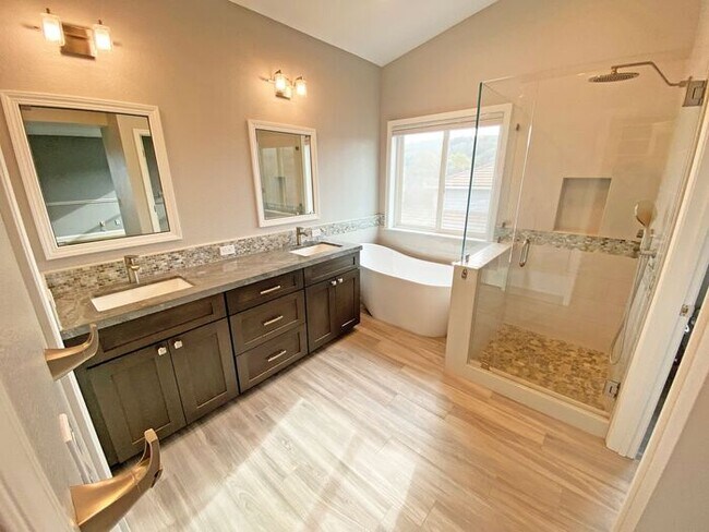 Building Photo - 6279 Skywalker Dr