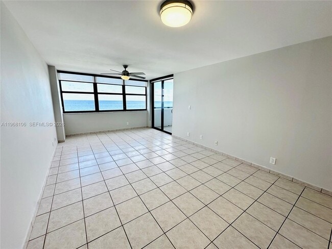 Building Photo - 2555 Collins Ave