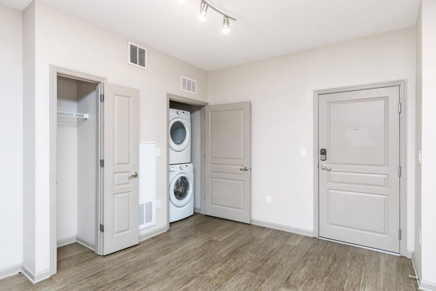 2BR, 2BA - 1,076SF - Laundry - RIZE at Winter Springs
