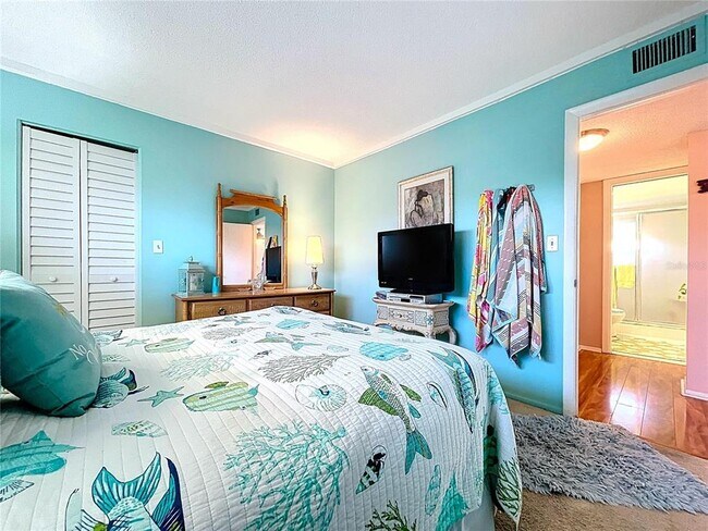 Building Photo - 4650 Cove Cir