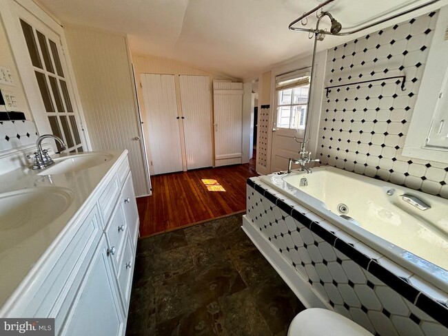 Building Photo - 8122 John Mosby Hwy