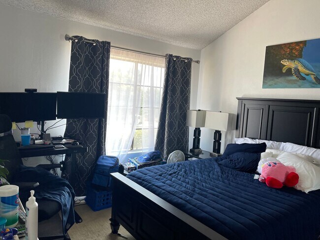 Building Photo - Updated 2 Bedroom, 2.5 Bath Condo Includes...