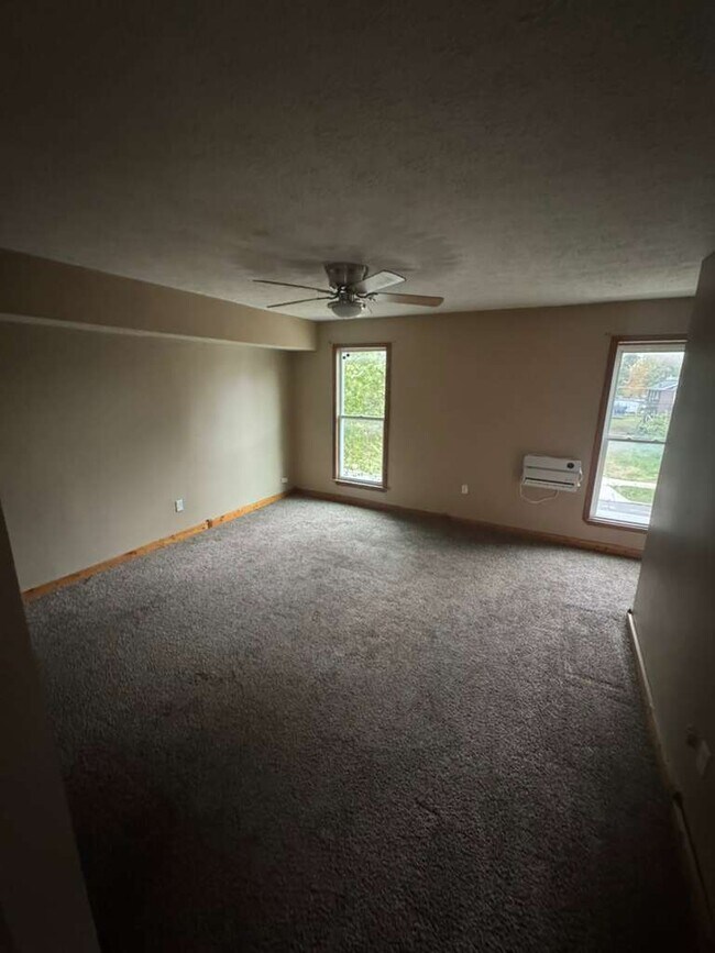 Building Photo - 809 East Ave