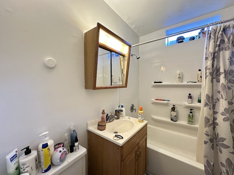 Building Photo - 3034 N Halsted St