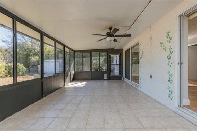 Building Photo - 901 Mariana Pl