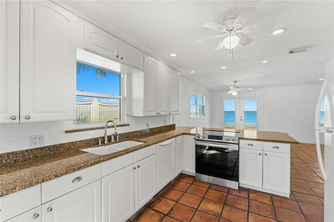 Building Photo - 9556 Doubloon Dr