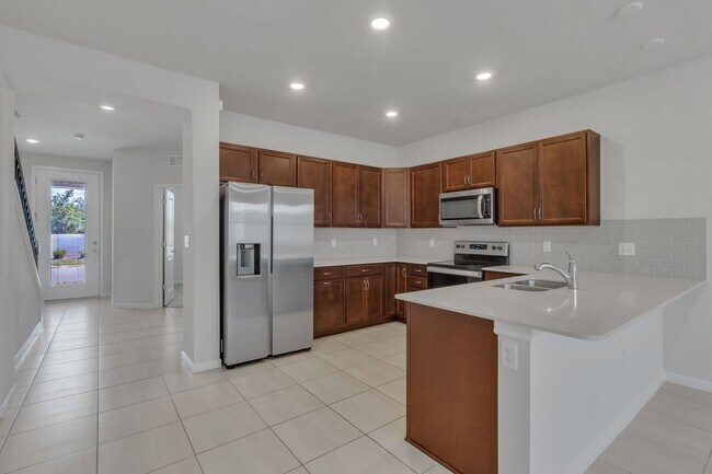 Building Photo - Luxurious Townhome in Lake Nona - A Perfec...