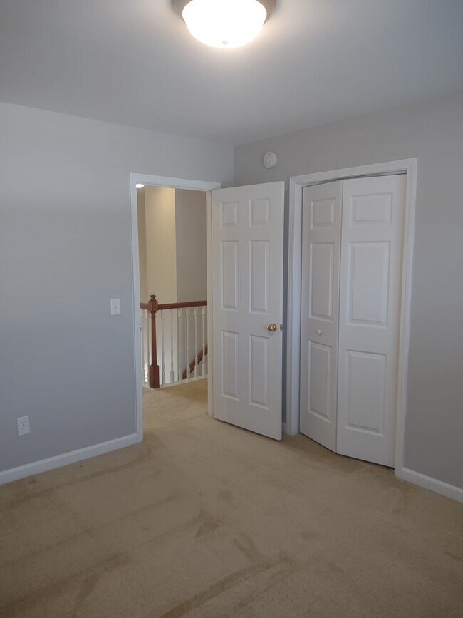 Building Photo - Beautiful and Charming! You Want it and Th...