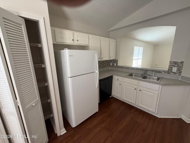 Building Photo - 5550 Oak Crossing Dr