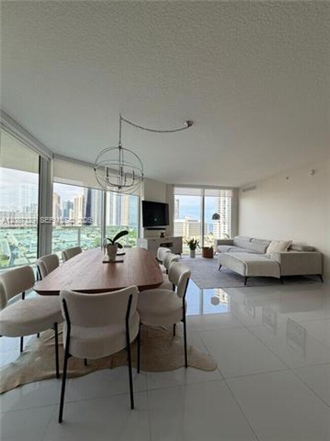 Building Photo - 200 Sunny Isles Blvd