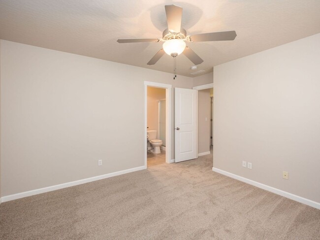 Building Photo - Charming River District Rancher | Double Vanity Suite | Walk to Orchard Park