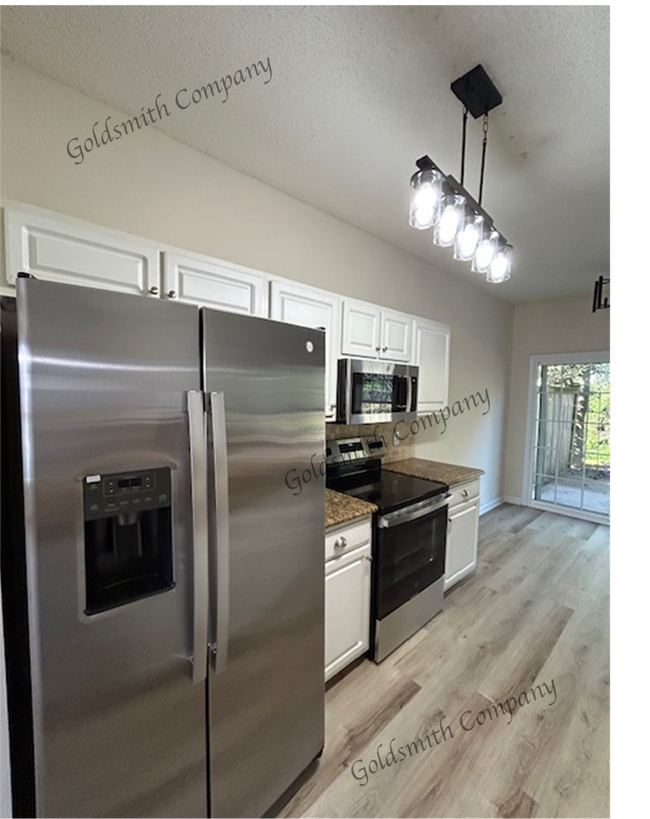 Building Photo - 815 Weybourne Dr