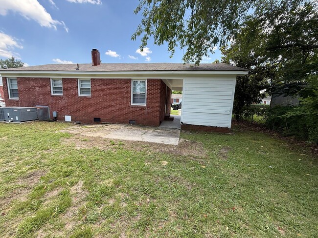 Building Photo - Charming 3-Bedroom Home in Spring Lake, NC