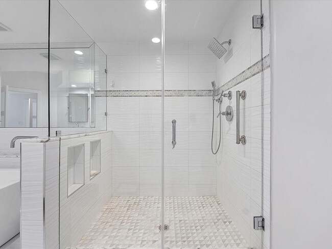 Building Photo - 3100 N Ocean Blvd