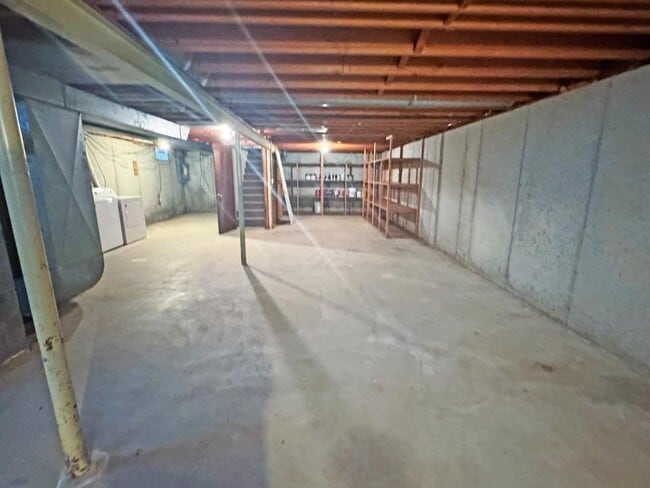 Building Photo - 5573 Rockbluff Dr NE