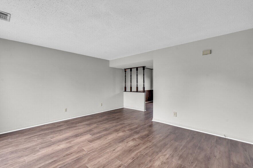 Building Photo - 320 11th St N