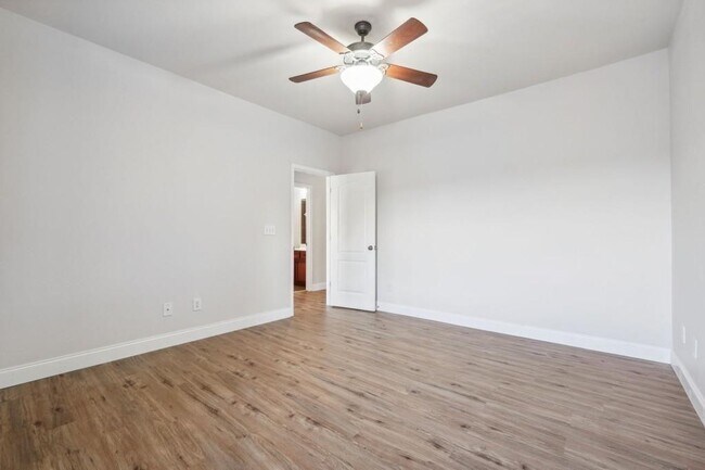 Building Photo - 3808 Fairhill Point