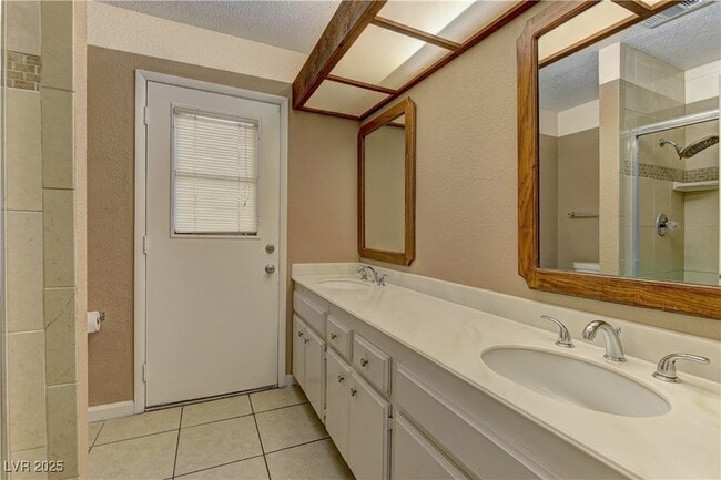 Building Photo - 6270 W Arcadia Ave