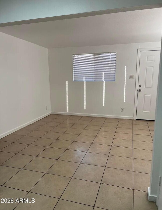 Building Photo - 604 S Bellview