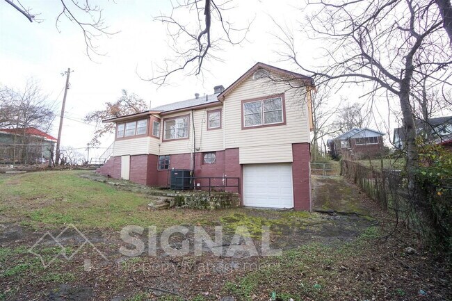 Building Photo - 1932 Portage Ave