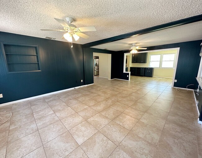 Building Photo - Limited-Time Offer: $500 Off Your First Month. Large Pool Home w/ Huge Yard, New Kitchen - Easy a...