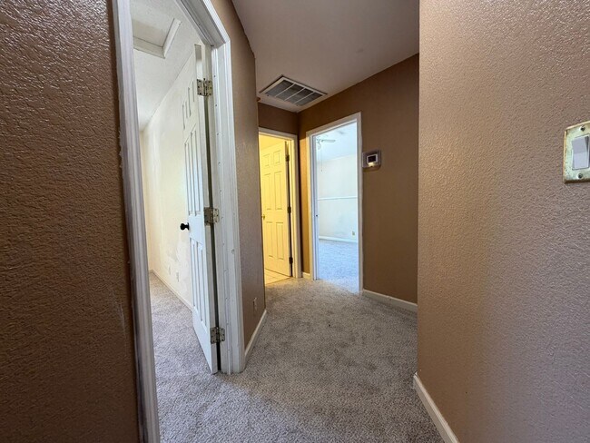 Building Photo - AVAILABLE NOW! Come view this 5 Bedroom single family home in Rocklin!