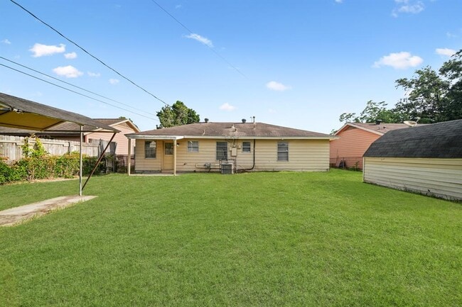 Building Photo - 10506 Barada St