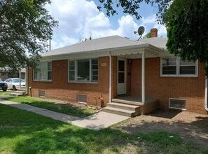 Building Photo - 2-Bedroom, 1 bathroom with 1 bonus room in...