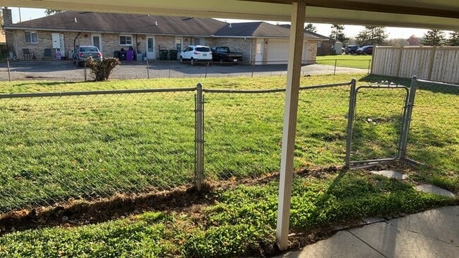 Building Photo - 970 W Alkaline Springs Rd