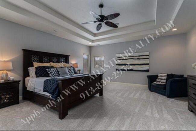 Building Photo - Gorgeous 5 Bed 5 Bath Home in Olathe-Comin...