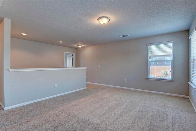 Building Photo - 2212 Bettylou Ln