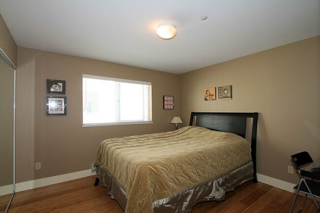 Building Photo - Recently Updated 1 Bed Condo in Ballard!