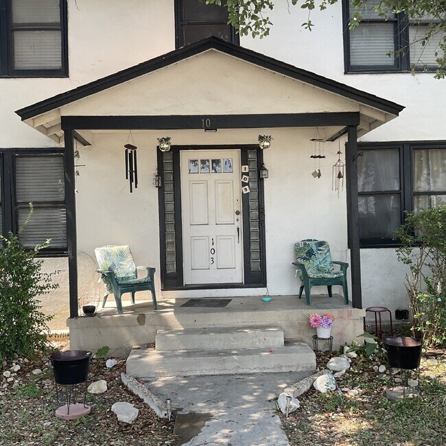 Primary Photo - One Bed/One Bath Close to Woodlawn Lake Park