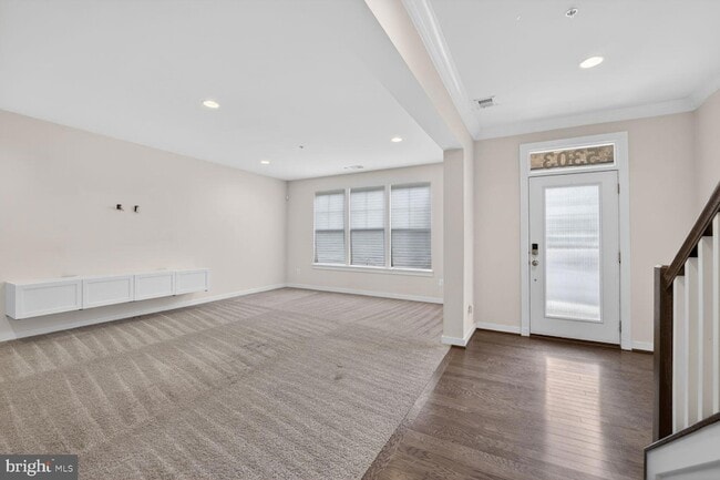 Building Photo - 5303 Greenwich Cir