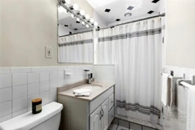 Building Photo - 89 Train St