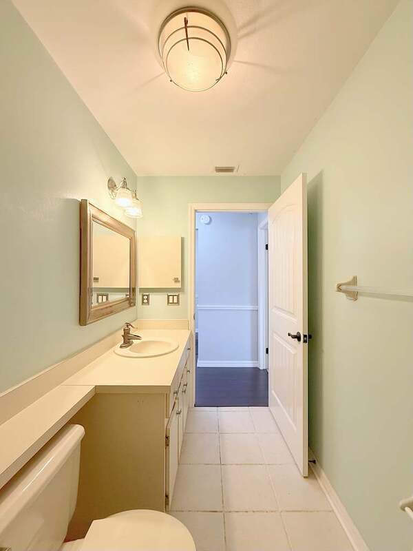 Building Photo - 1118 Hardwood Dr