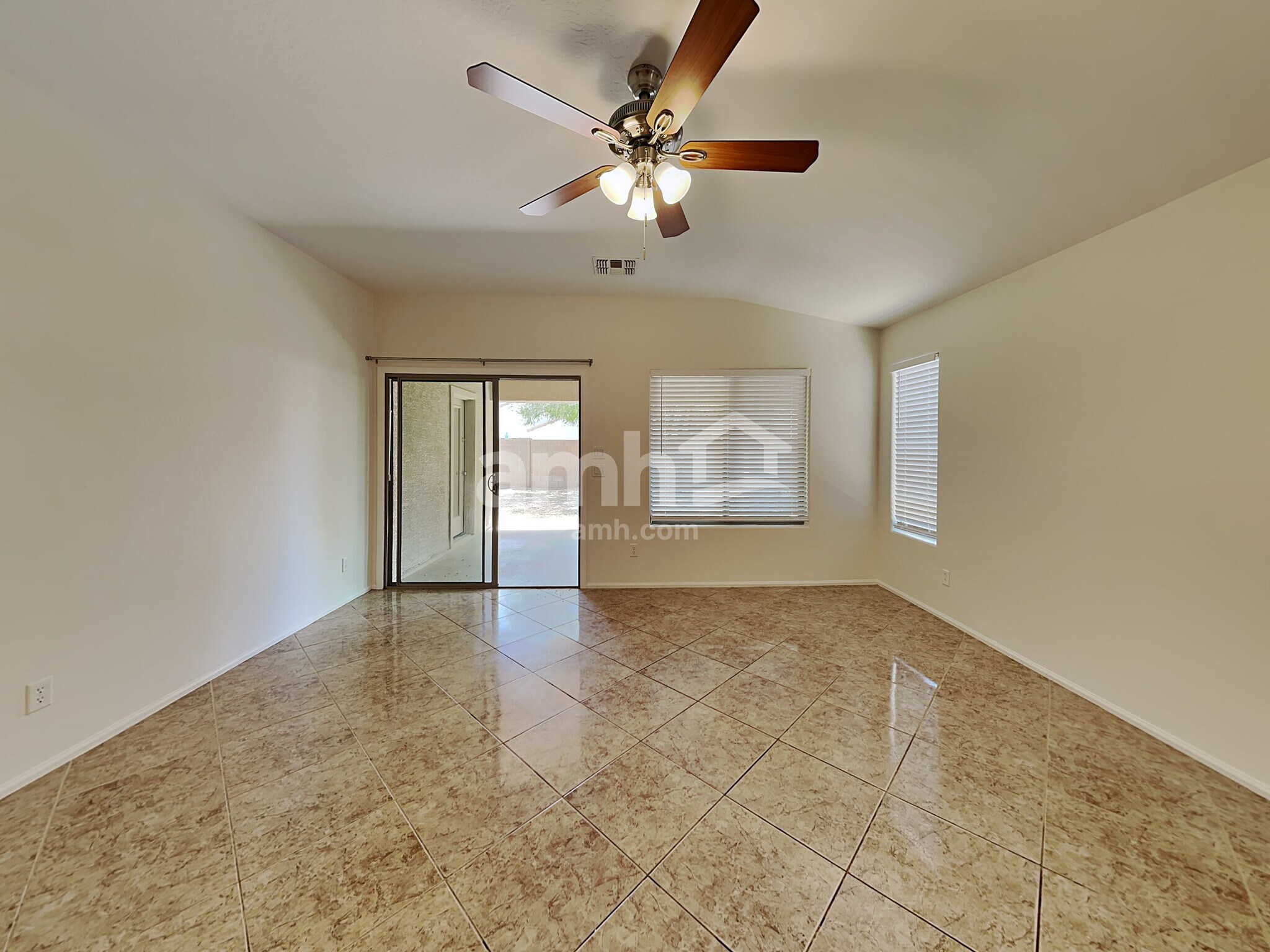 Building Photo - 3933 E Mica Rd