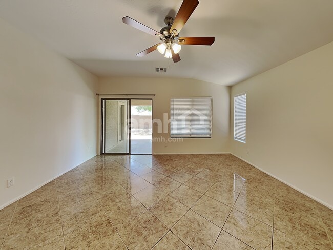 Building Photo - 3933 E Mica Rd