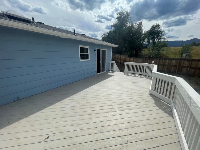 Large North Facing Deck - 970 Apollo Ct