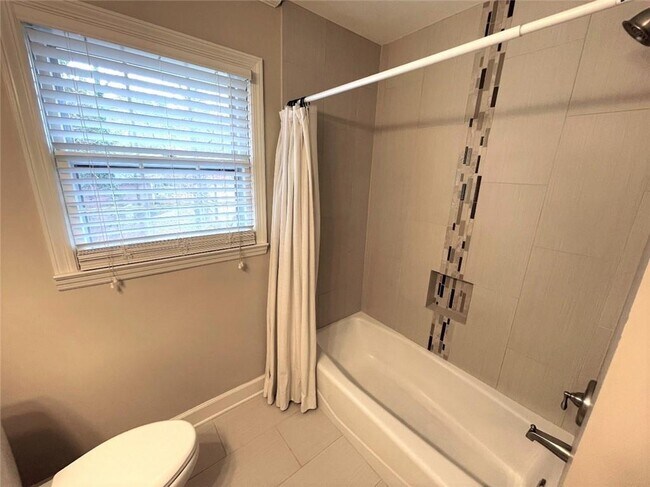Building Photo - 1150 Falstaff Dr