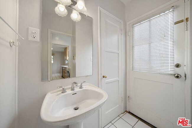 Building Photo - 10374 Ashton Ave