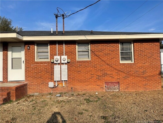 Building Photo - 1725 Cumberland Dr