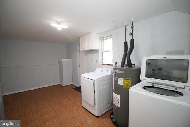 Building Photo - 1378 Rollinghouse Dr
