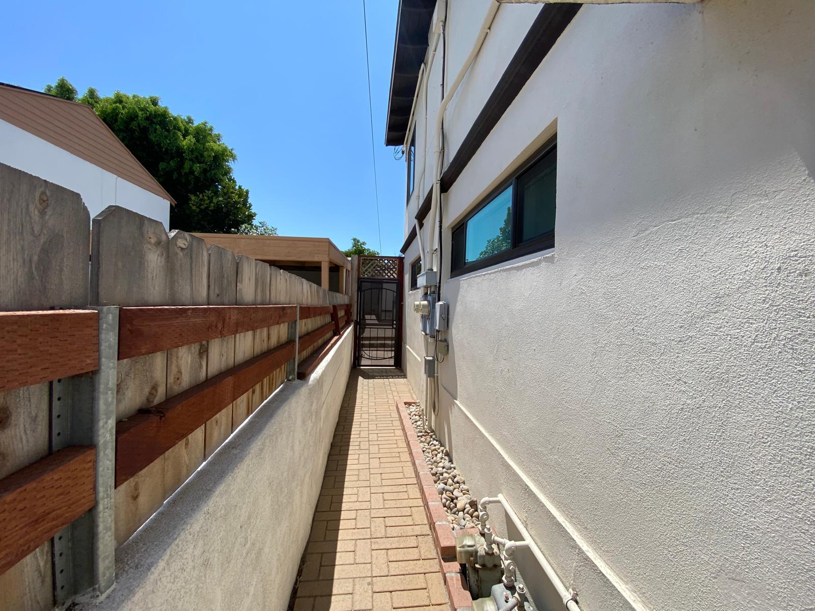 Building Photo - 3722 Bancroft Dr