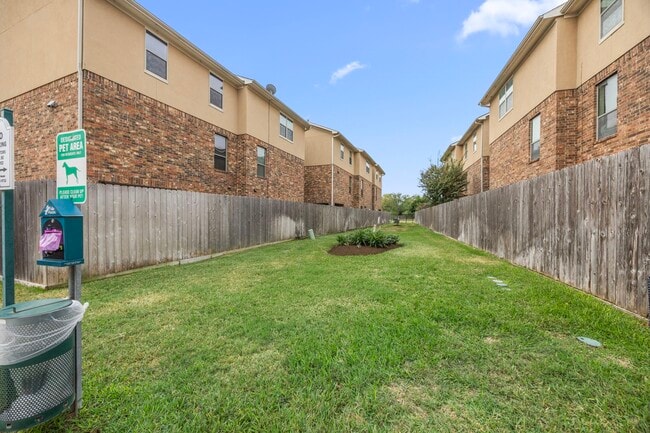 Building Photo - 7930 Stoneyway Dr